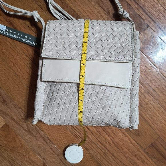 NWT Sondra Roberts Squared bag, cream color - Picture 16 of 16